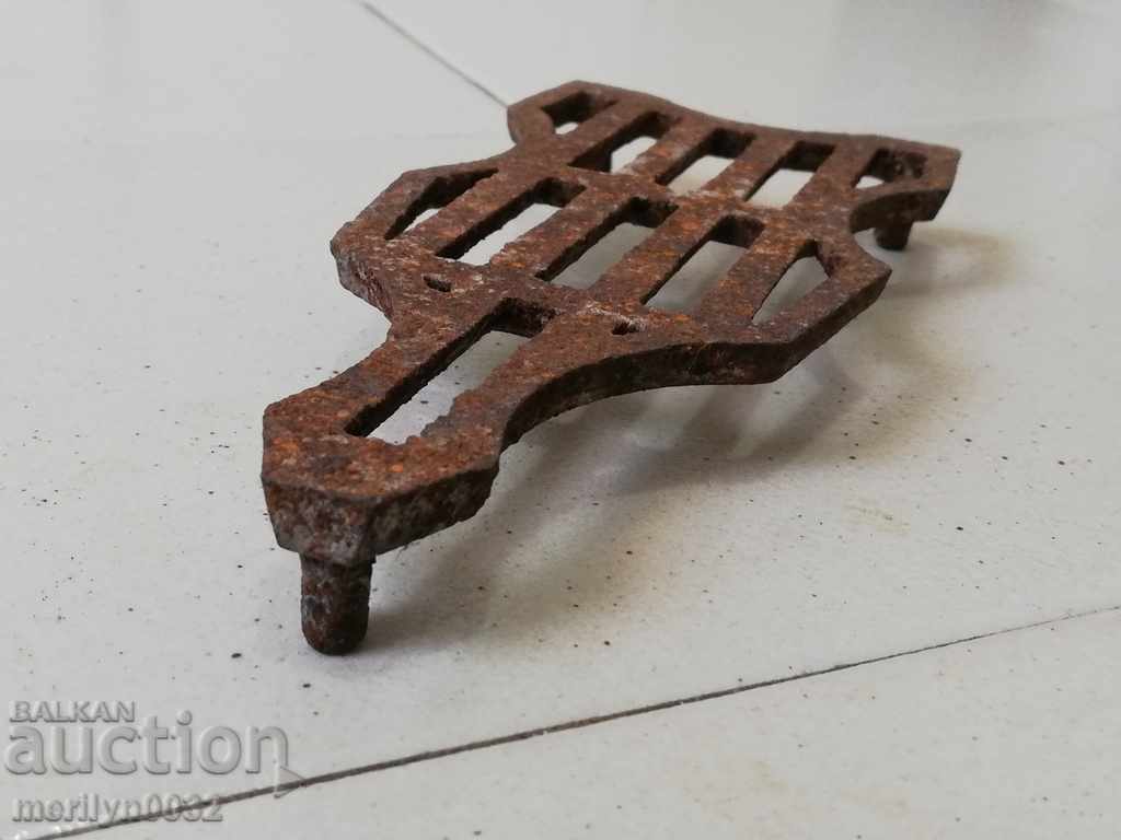 Auction Grilled for an old iron on fire Auction Grilled for an old iron on fire