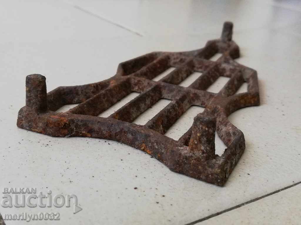 Delivery of Grilled for an old iron on fire Delivery of Grilled for an old iron on fire