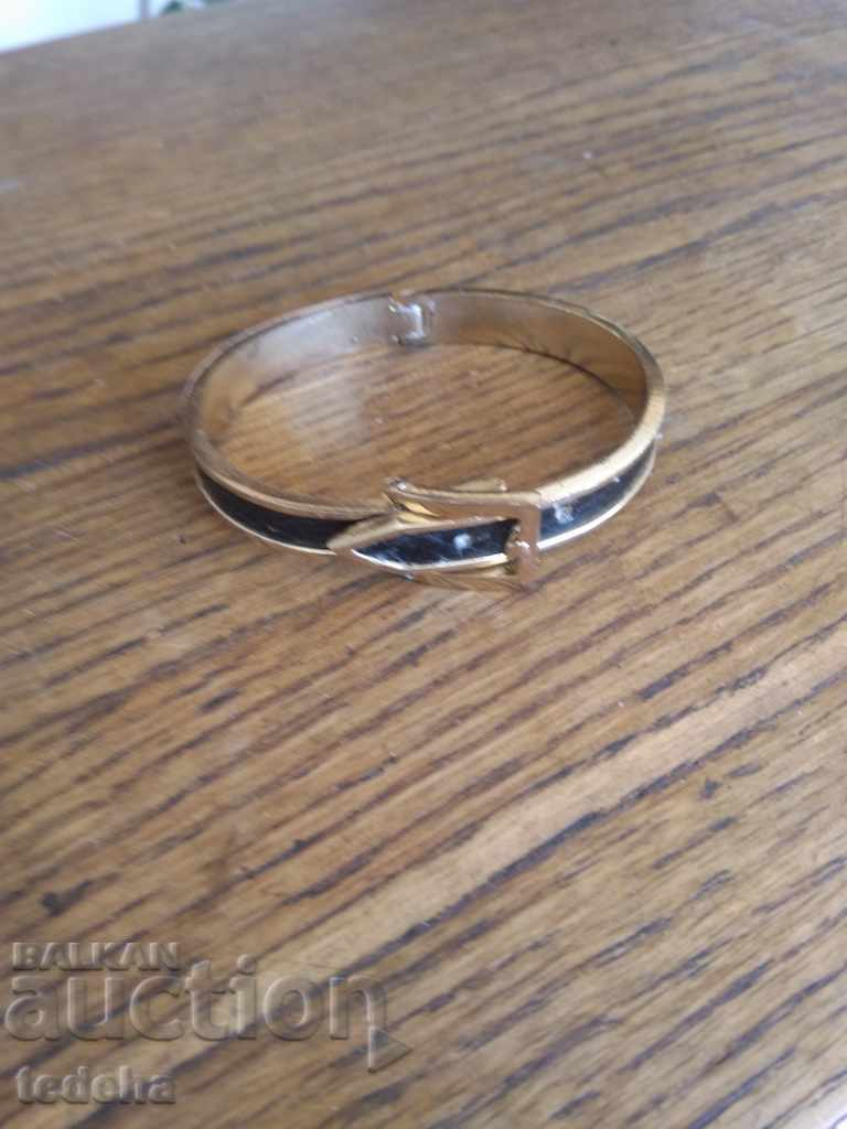 Delivery of BRACELET