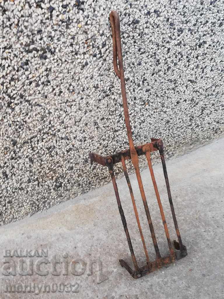 An old hand-forged grill, a steak, wrought iron with price 36.00 BGN | € 18.41 An old hand-forged grill, a steak, wrought iron with price 36.00 BGN | € 18.41