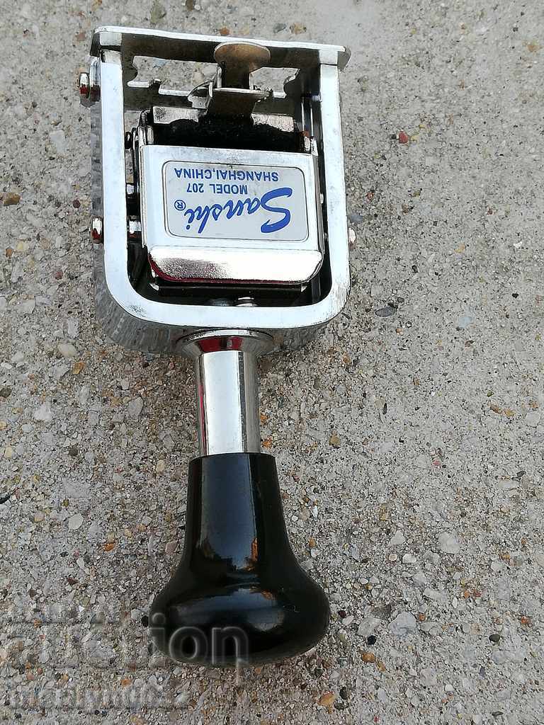 Περιστροφική εκτύπωση με βακελίτη λαβή Κίνα 70s με τιμή 34.00 BGN | € 17.38 Περιστροφική εκτύπωση με βακελίτη λαβή Κίνα 70s με τιμή 34.00 BGN | € 17.38