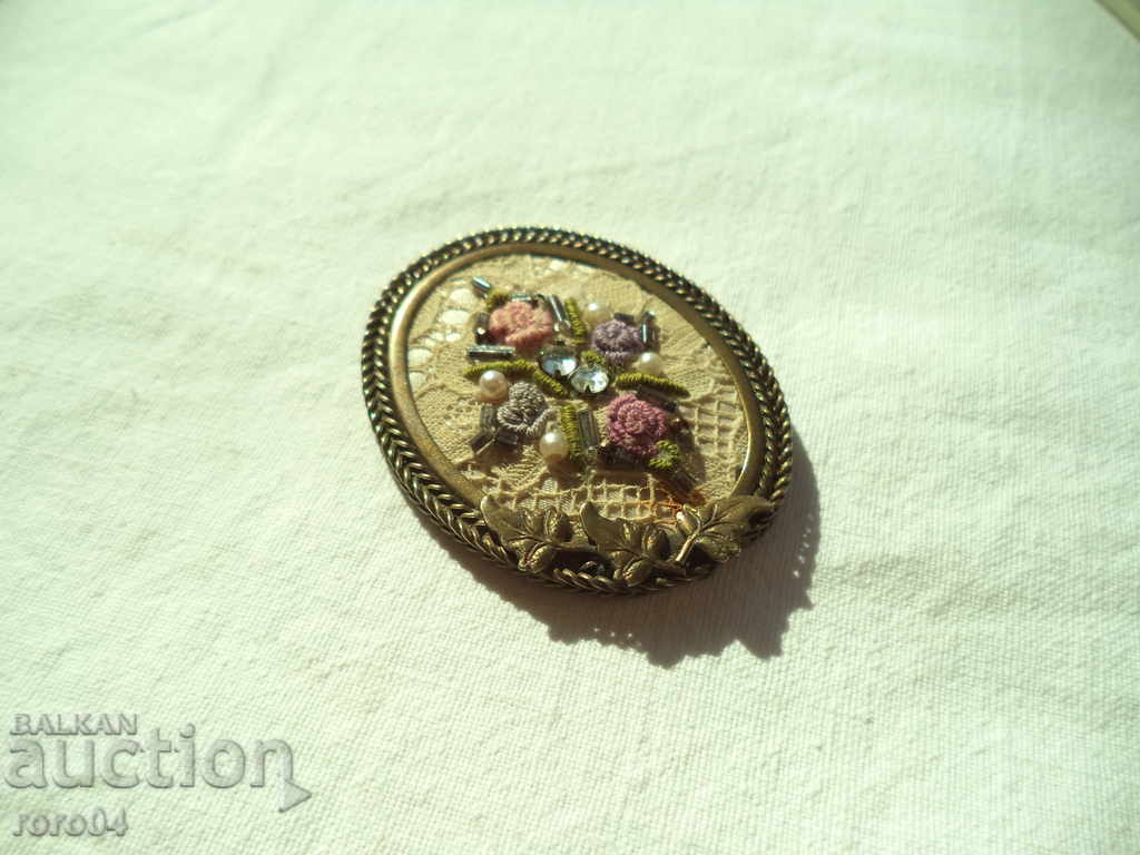 STARA BEAUTIFUL BROŠKA with price 29.99 BGN | € 15.33 STARA BEAUTIFUL BROŠKA with price 29.99 BGN | € 15.33