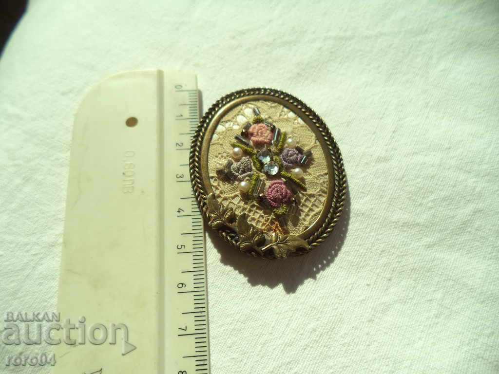 STARA BEAUTIFUL BROŠKA - 6 STARA BEAUTIFUL BROŠKA - 6