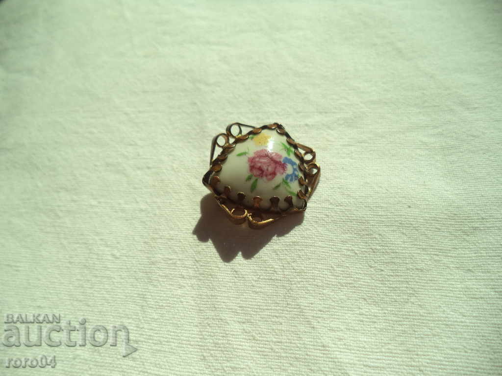 Auction  STARA BEAUTIFUL RUSSIAN BROSHA - PORCELAIN WITH COLD