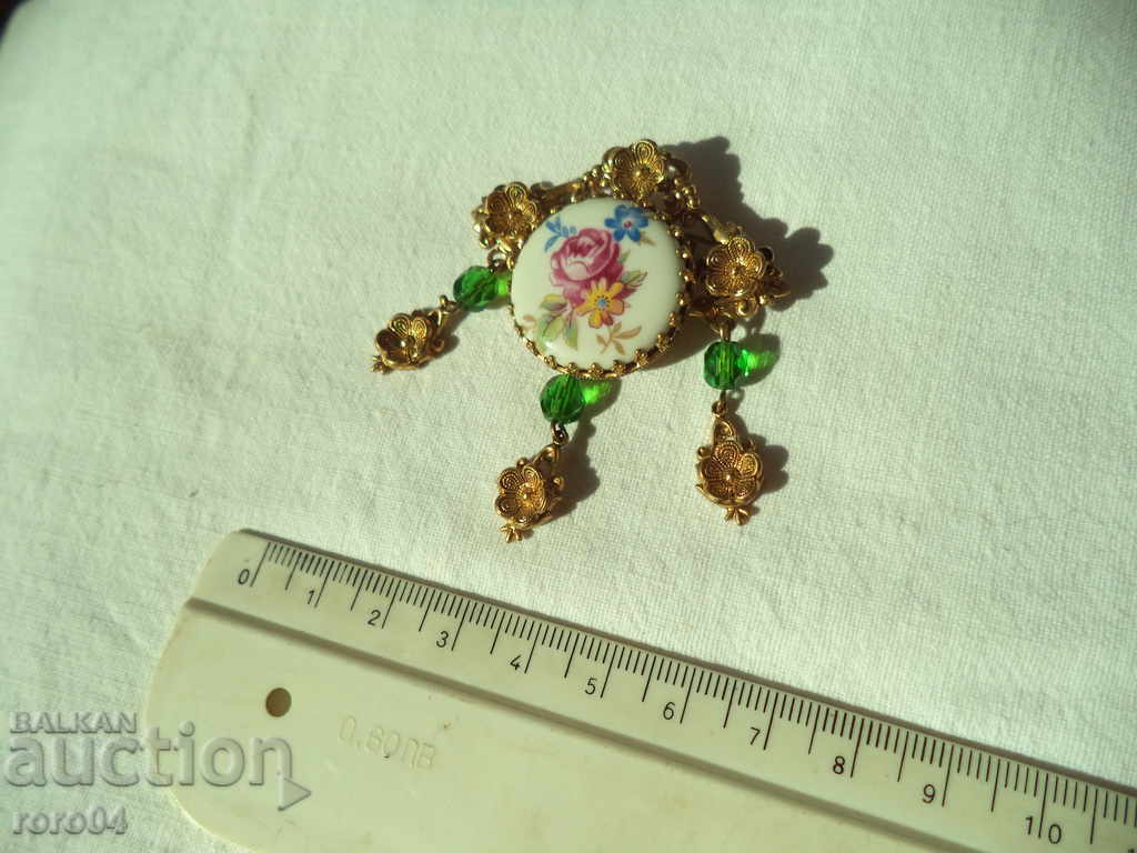 Delivery of STARA BEAUTIFUL RUSSIAN BROSHA - PORCELAIN WITH COLD Delivery of STARA BEAUTIFUL RUSSIAN BROSHA - PORCELAIN WITH COLD