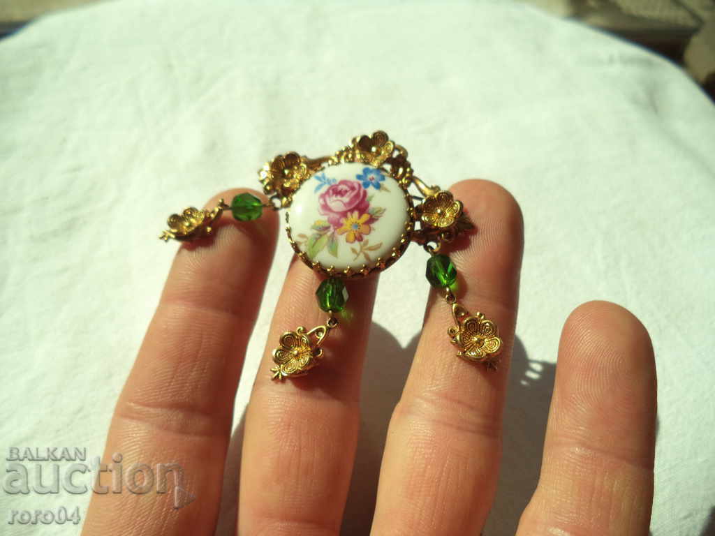 STARA BEAUTIFUL RUSSIAN BROSHA - PORCELAIN WITH COLD - 7