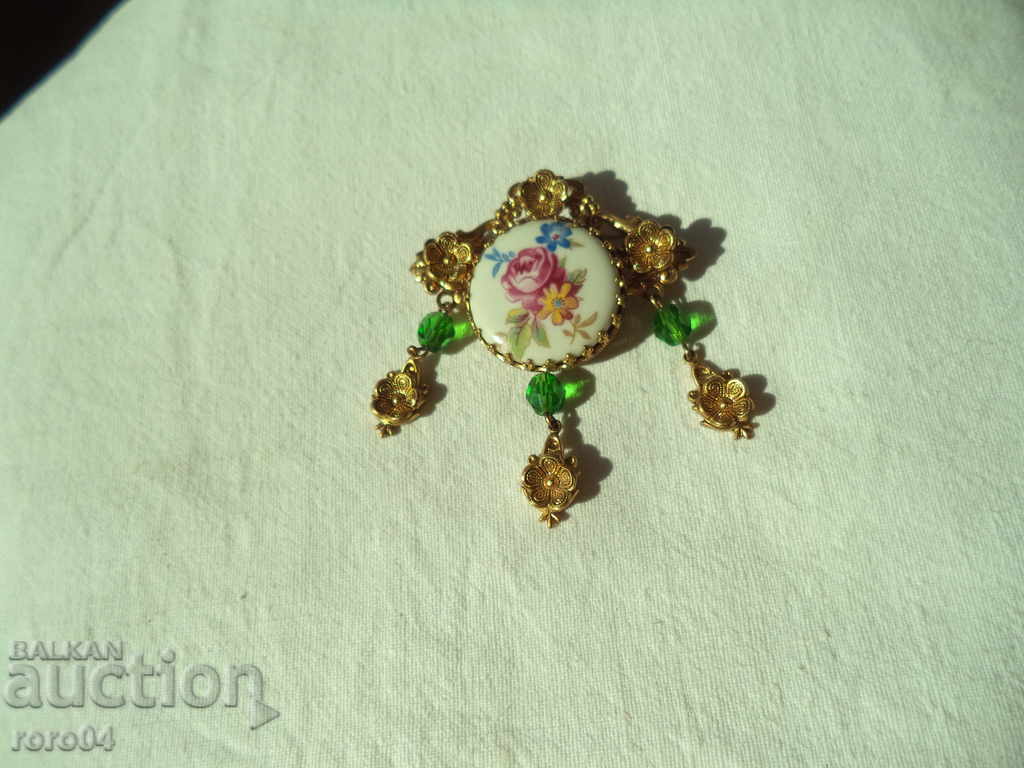 STARA BEAUTIFUL RUSSIAN BROSHA - PORCELAIN WITH COLD
