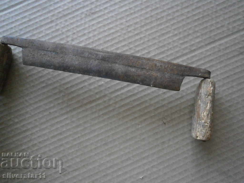 Auction old primitive tool Auction old primitive tool