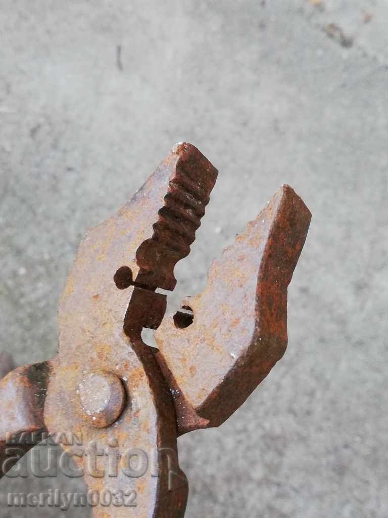 Ancient primitive crumpled keretten pliers in the 20th century with price 29.00 BGN | € 14.83