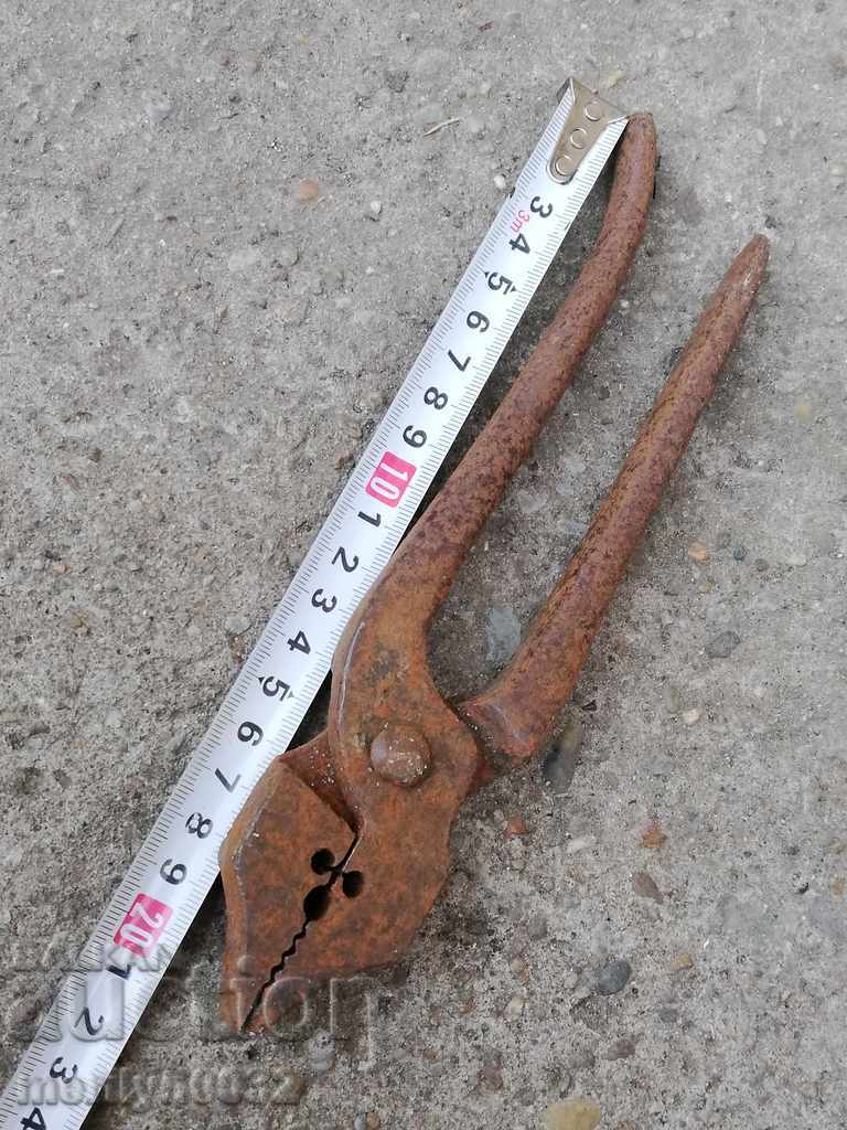 Auction  Ancient primitive crumpled keretten pliers in the 20th century