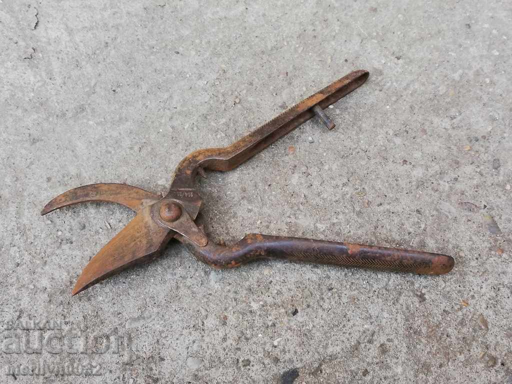 Стара лозарска ножица, ковано желязо