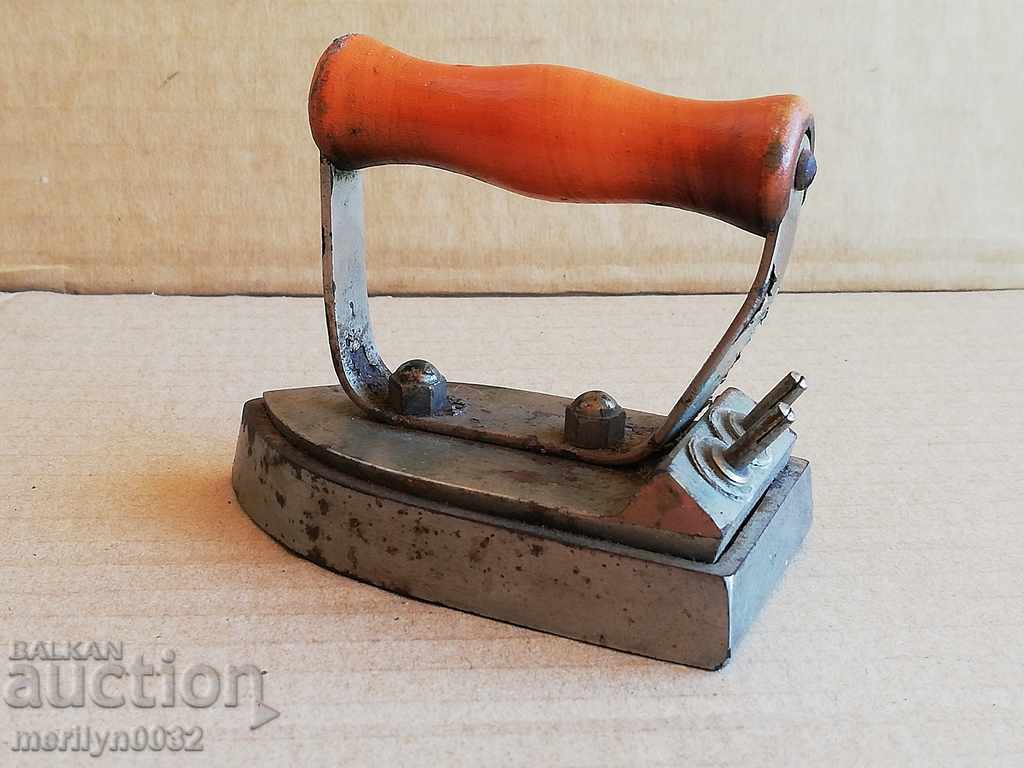 Old electric iron MINYON 30s of the 20th century with price 58.00 BGN | € 29.65