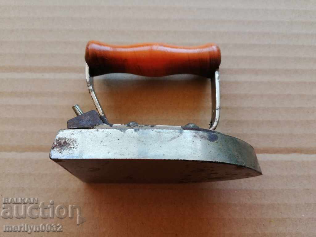 Auction  Old electric iron MINYON 30s of the 20th century