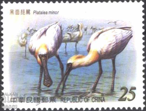Чиста марка  Фауна Птици 2004 от Тайван.