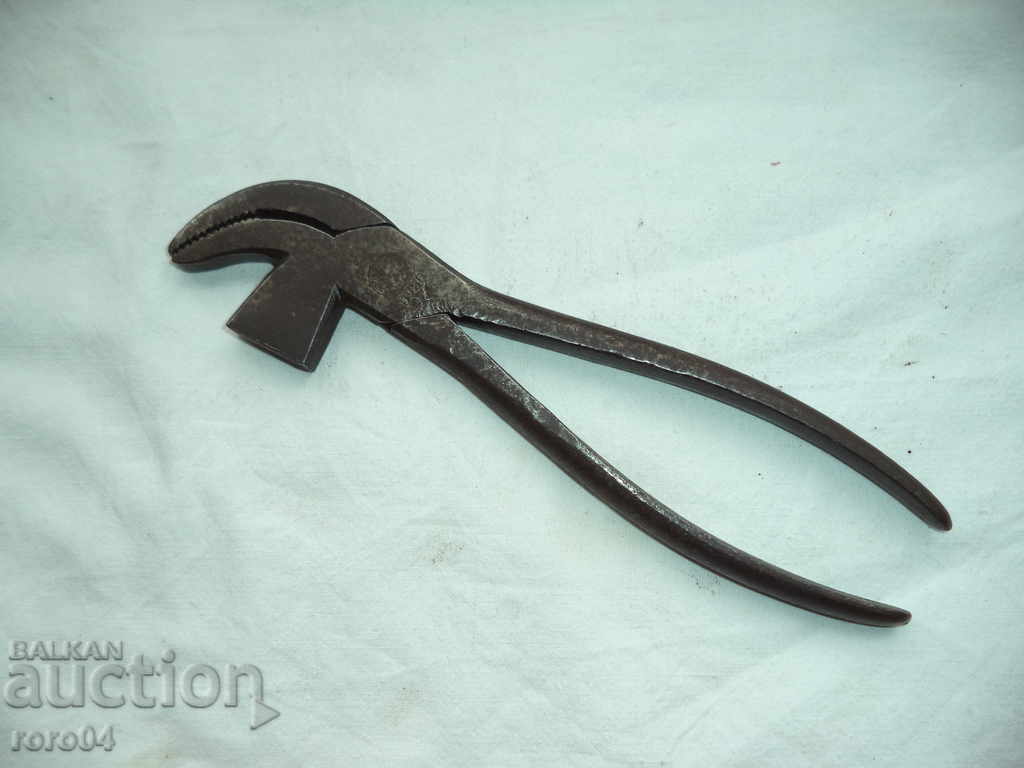 OLD OVERSEAS CUTTERS - DVSG 2 - WW II - EXCELLENT with price 63.00 BGN | € 32.21 OLD OVERSEAS CUTTERS - DVSG 2 - WW II - EXCELLENT with price 63.00 BGN | € 32.21