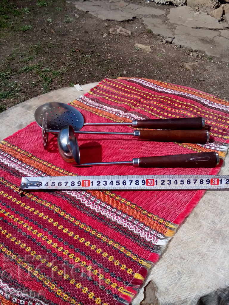 Auction  Starter set of kitchen tools, utensils