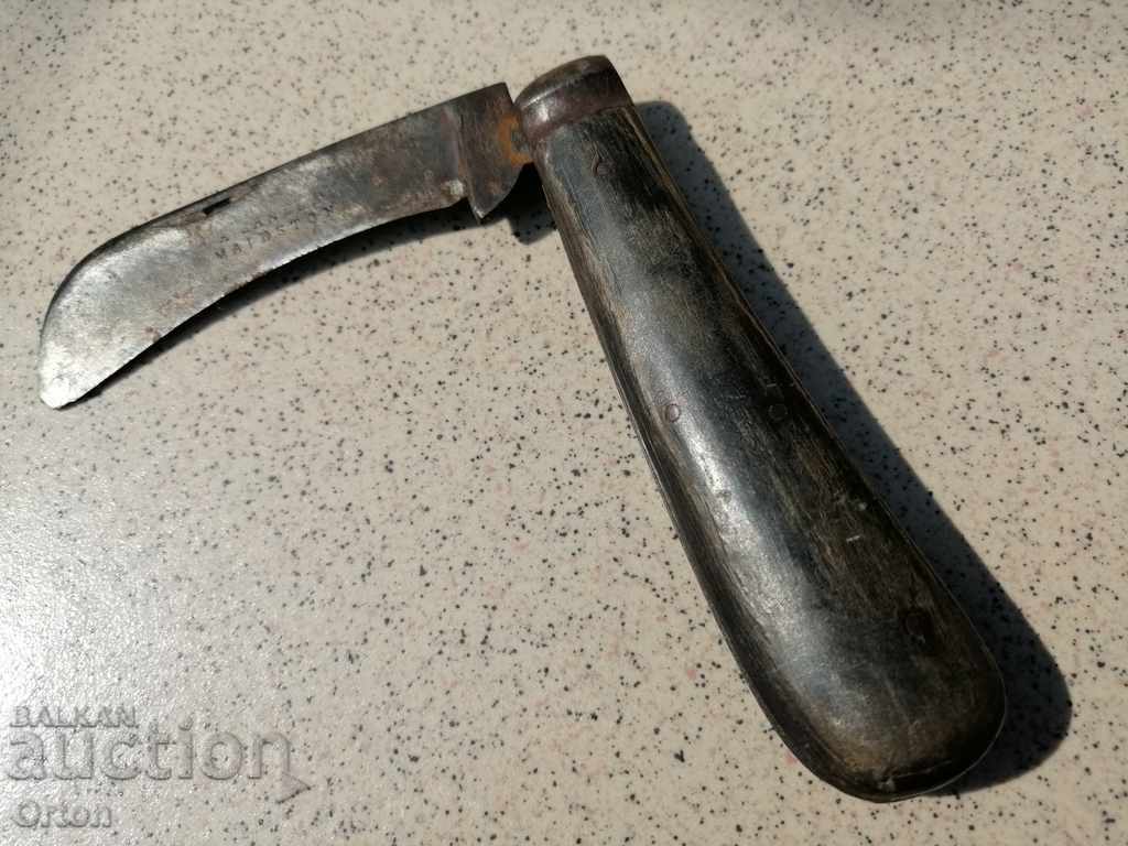 An old pocket knife with antlers with price 55.00 BGN | € 28.12 An old pocket knife with antlers with price 55.00 BGN | € 28.12