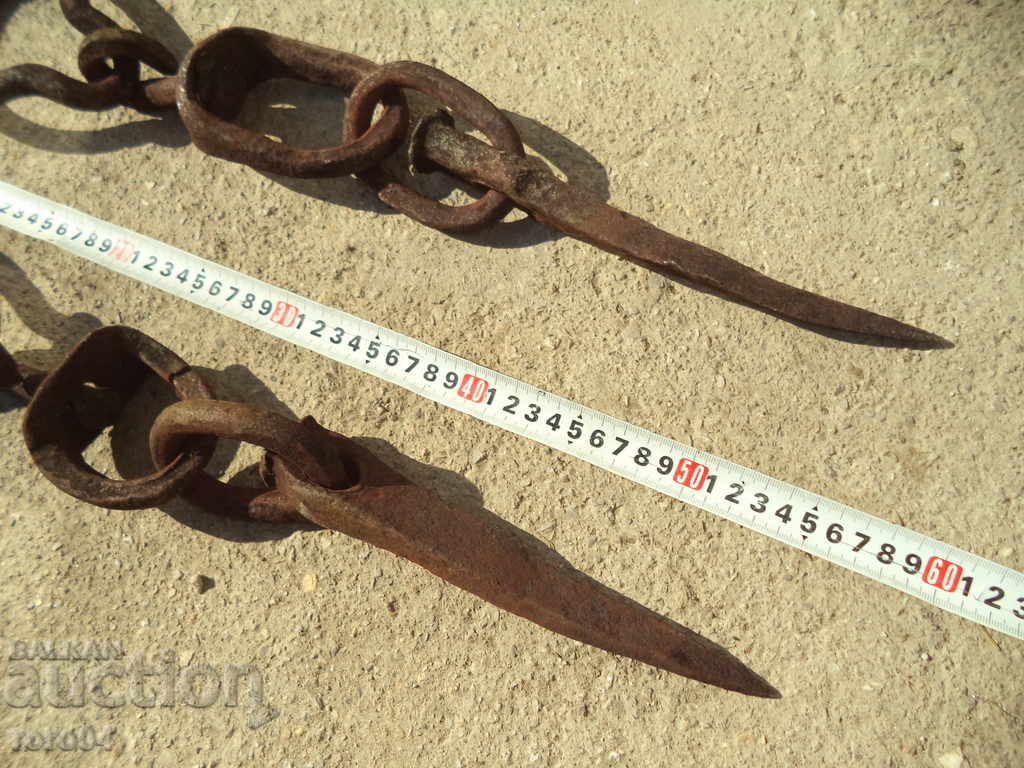 Delivery of OLD HANGING FOOTWEAR CRAWLS - 2 PIECES Delivery of OLD HANGING FOOTWEAR CRAWLS - 2 PIECES