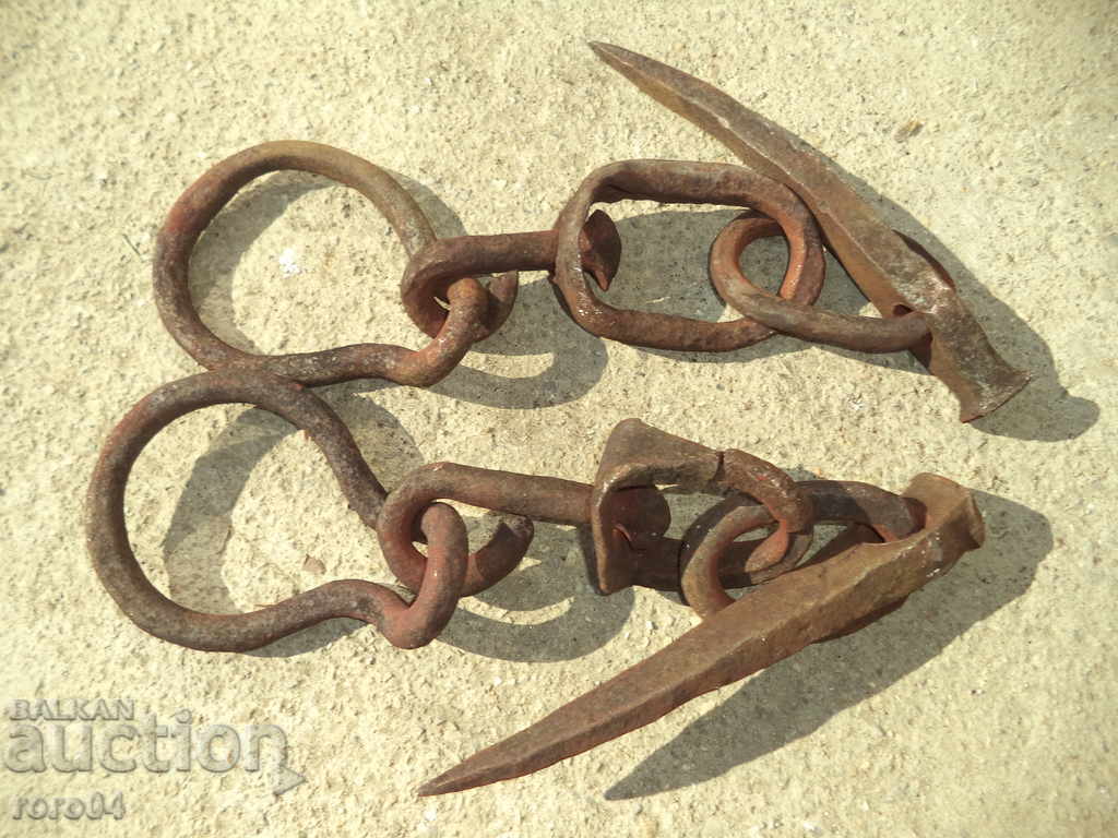 OLD HANGING FOOTWEAR CRAWLS - 2 PIECES - 7 OLD HANGING FOOTWEAR CRAWLS - 2 PIECES - 7