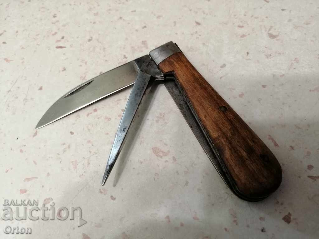 Παράδοση Ένα παλιό μαχαίρι τσέπης συλλέκτη