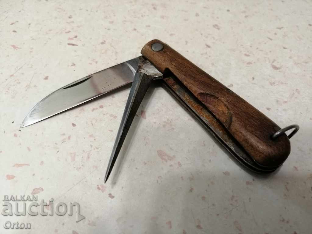 Παράδοση Ένα παλιό μαχαίρι τσέπης συλλέκτη Παράδοση Ένα παλιό μαχαίρι τσέπης συλλέκτη