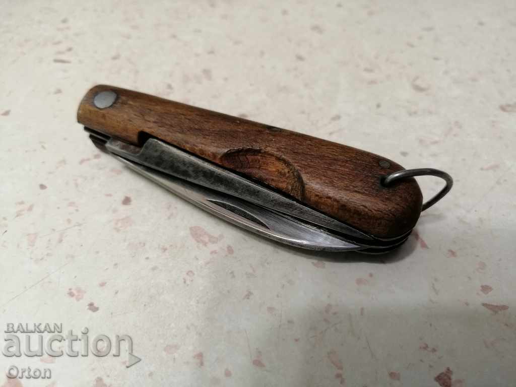 Ένα παλιό μαχαίρι τσέπης συλλέκτη