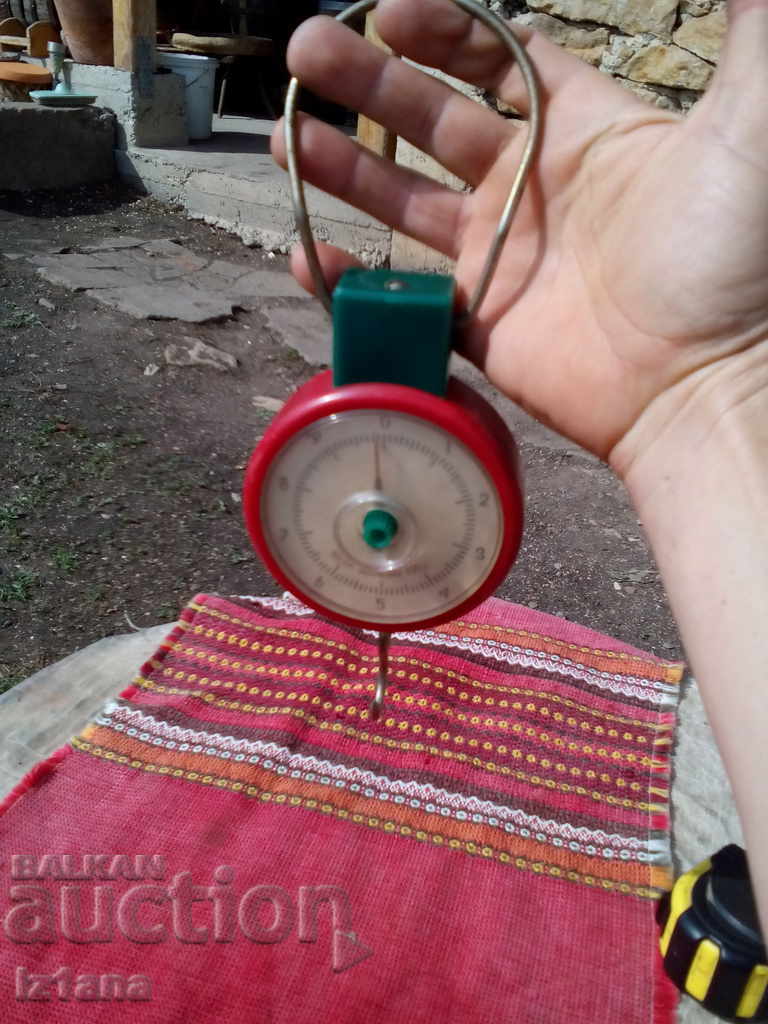 Old household scale, scale with price 12.00 BGN | € 6.14