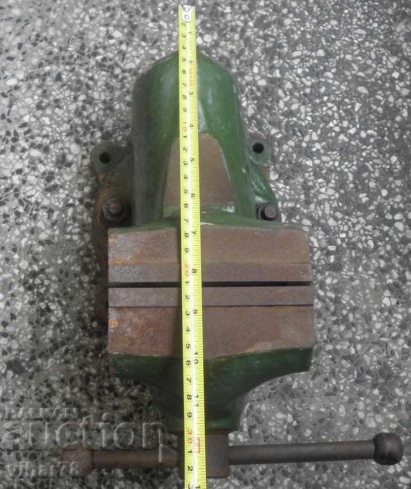 Auction  LARGE VICE-VERY PRESERVED