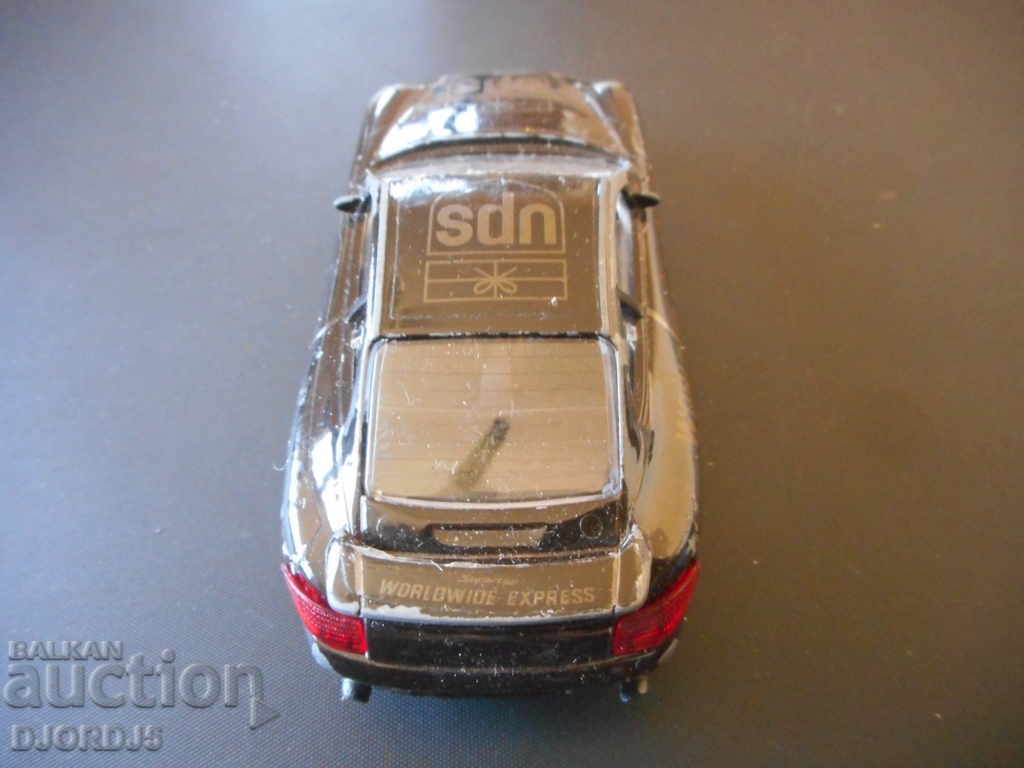 Delivery of PORSCHE Carrera 911, metal pedestal Delivery of PORSCHE Carrera 911, metal pedestal