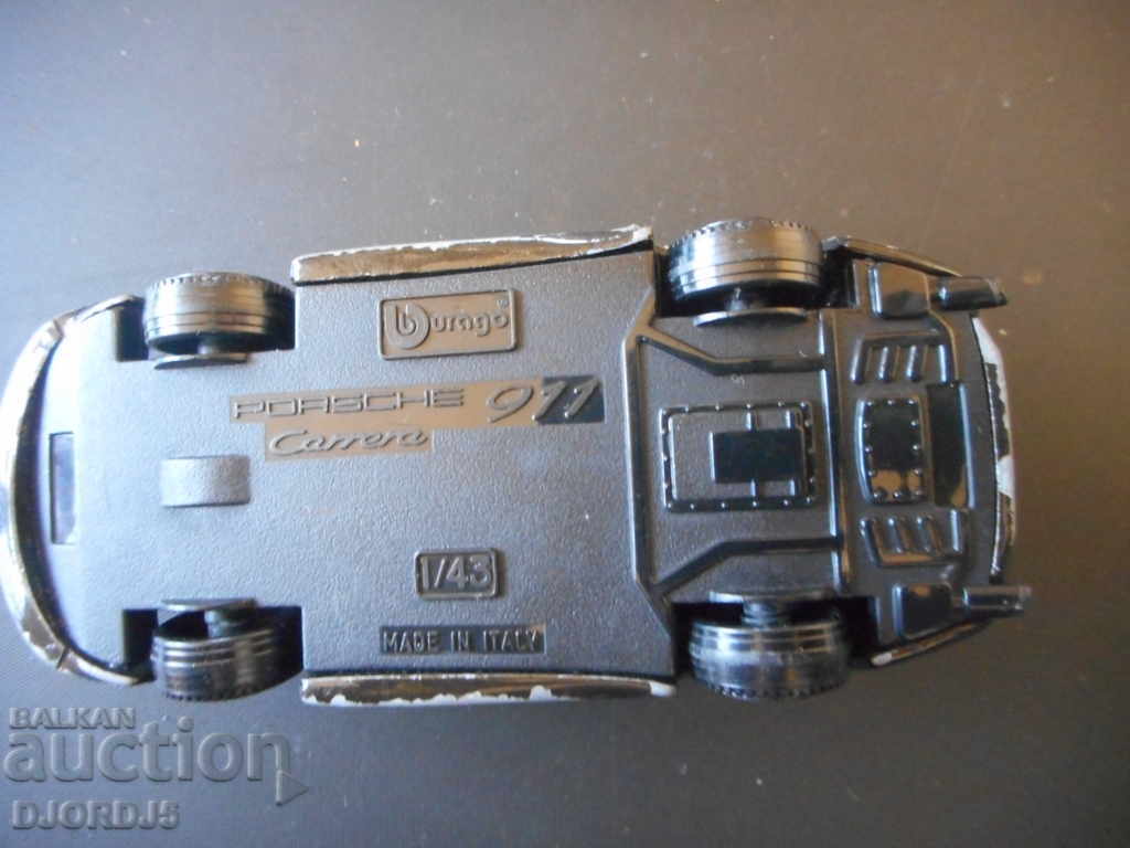 PORSCHE Carrera 911, metal pedestal - 5 PORSCHE Carrera 911, metal pedestal - 5