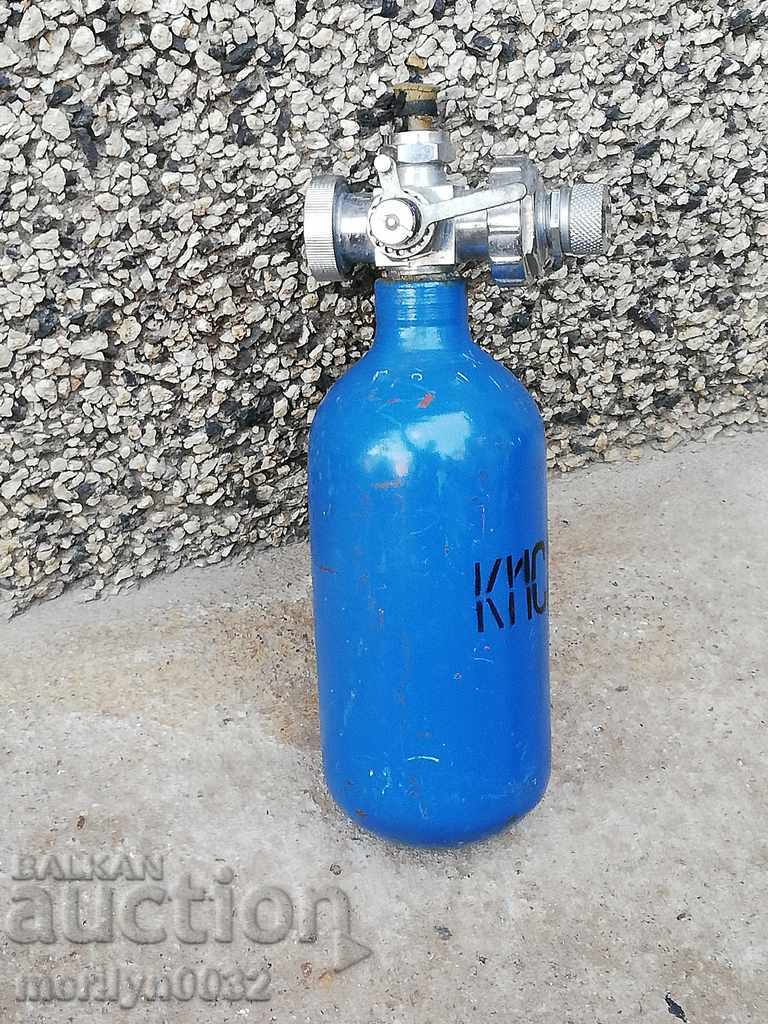 An old little oxygen bottle - 5 An old little oxygen bottle - 5