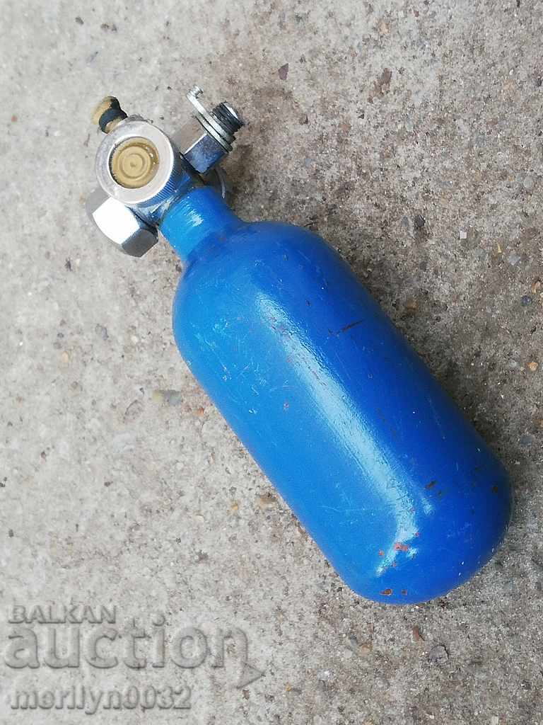 An old little oxygen bottle - 7 An old little oxygen bottle - 7