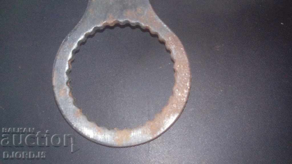 Auction  Old specialized key