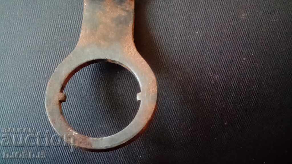 Delivery of Old specialized key