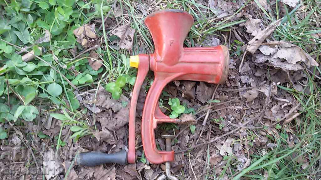 Auction vintage metal grinder for tomato milling Auction vintage metal grinder for tomato milling