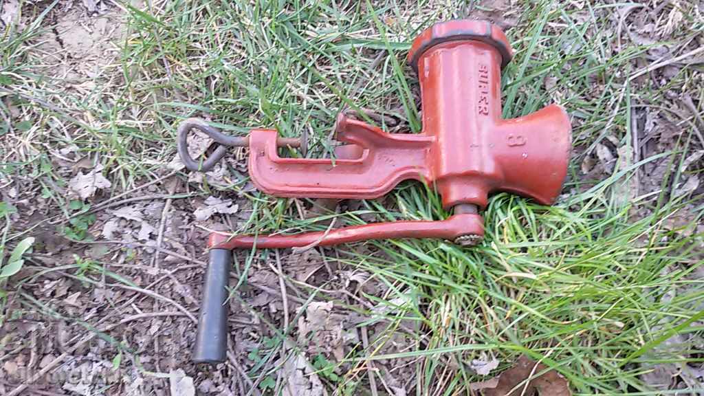 vintage metal grinder for tomato milling with price 29.00 BGN | € 14.83