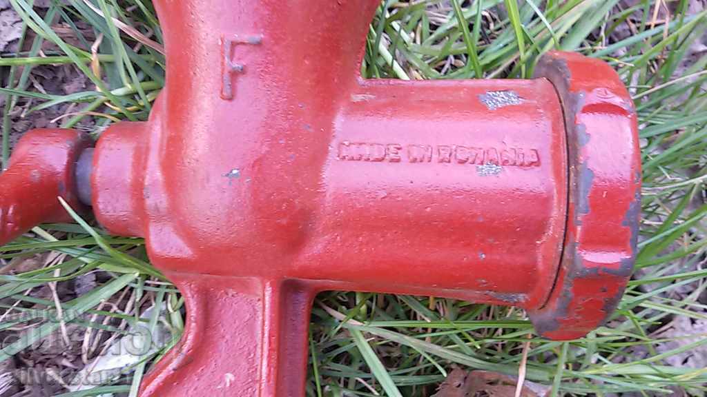 Delivery of vintage metal grinder for tomato milling