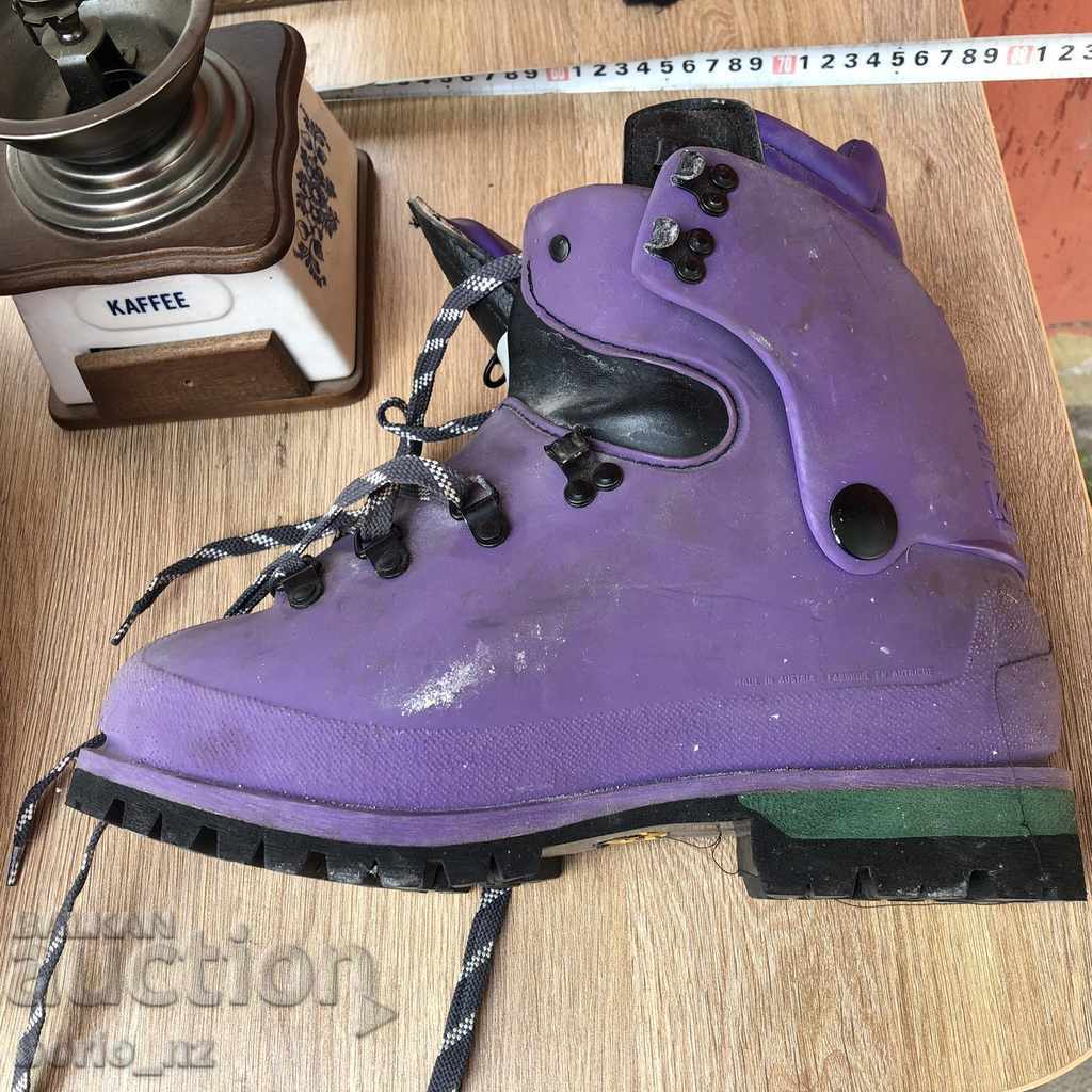 Auction  9857. WOMEN SHOES BOTS BOOTSHI 38 number with special front