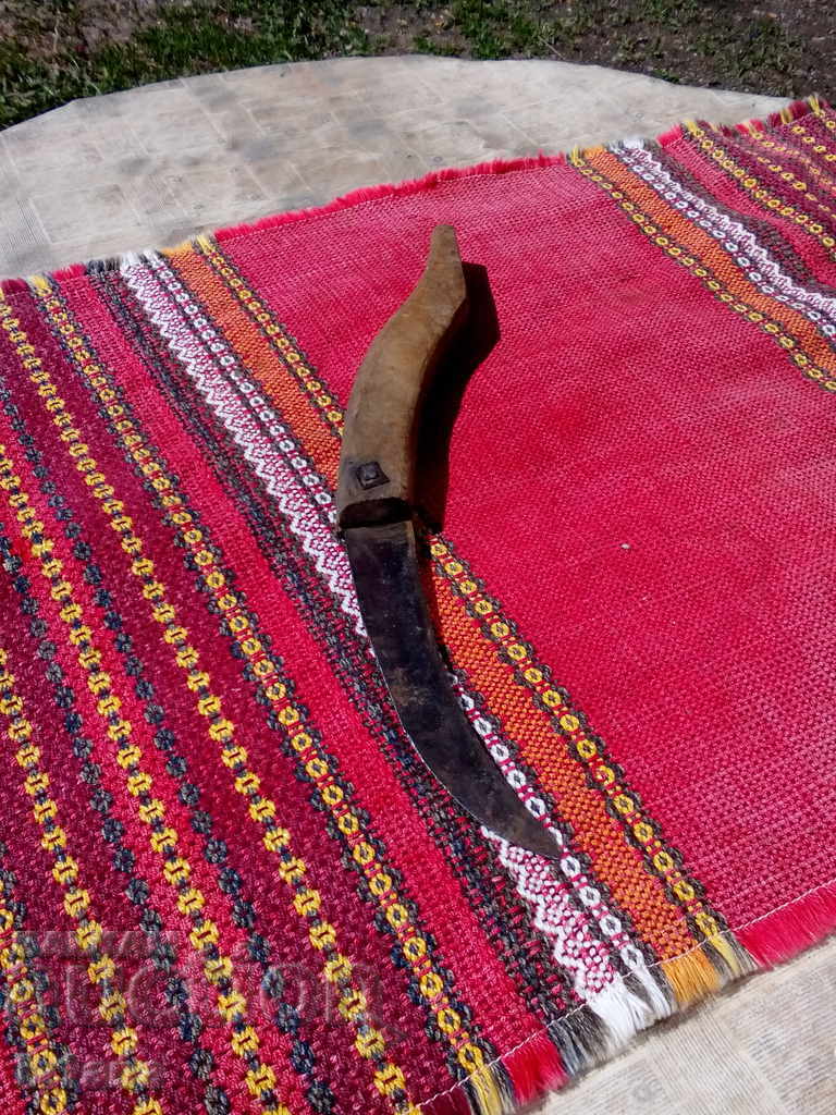 Ένα παλιό όργανο με τιμή 8.00 BGN | € 4.09