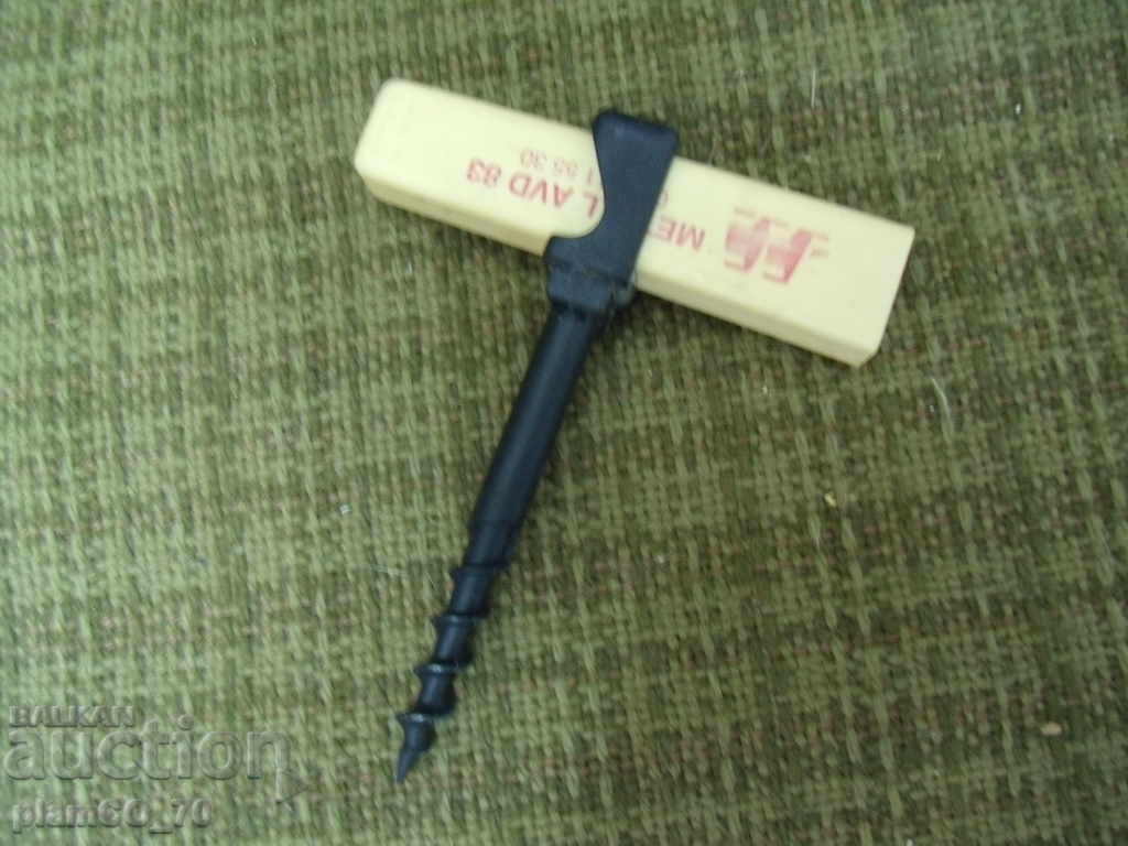 Auction  No. * 1943 old corkscrew / opener