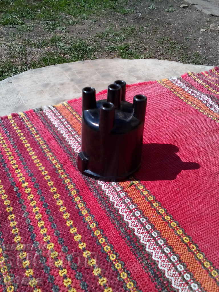 Capac de distribuitor vechi Lada cu preț 12.00 BGN | € 6.14 Capac de distribuitor vechi Lada cu preț 12.00 BGN | € 6.14