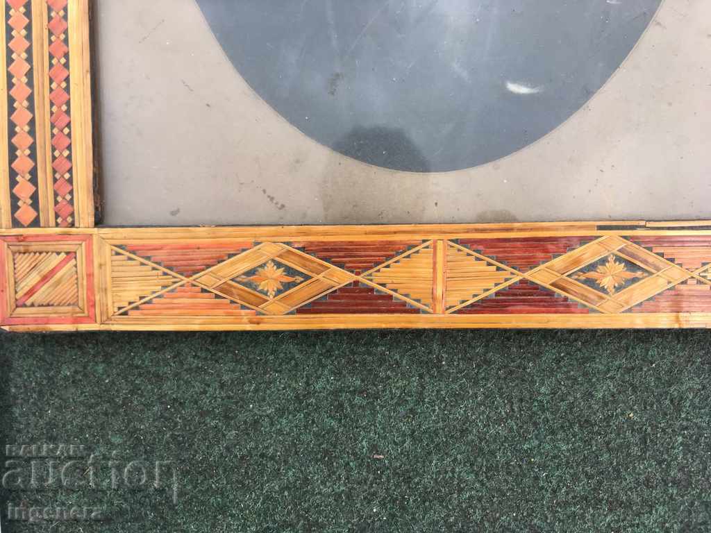 Delivery of OLD PORTRAIT WITH ORNAMENTED FRAME Delivery of OLD PORTRAIT WITH ORNAMENTED FRAME