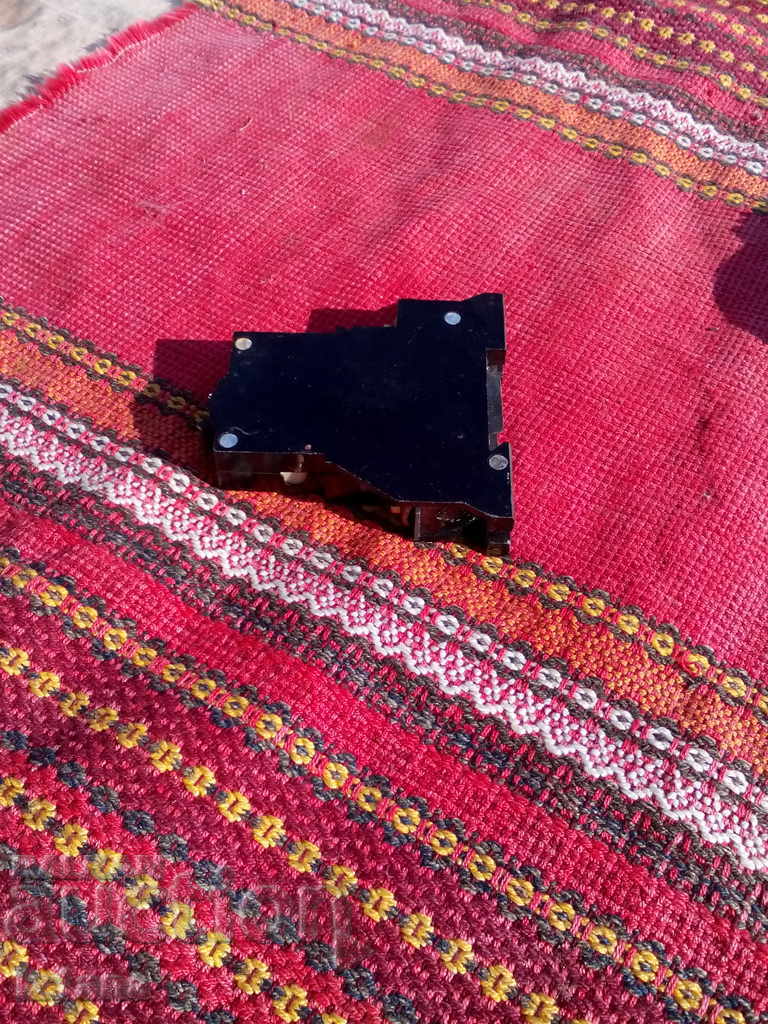 Old automatic circuit breaker with price 6.00 BGN | € 3.07 Old automatic circuit breaker with price 6.00 BGN | € 3.07