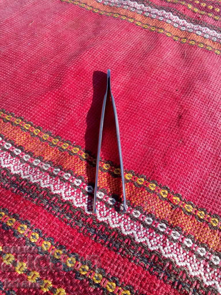 Old tweezers with price 11.00 BGN | € 5.62 Old tweezers with price 11.00 BGN | € 5.62