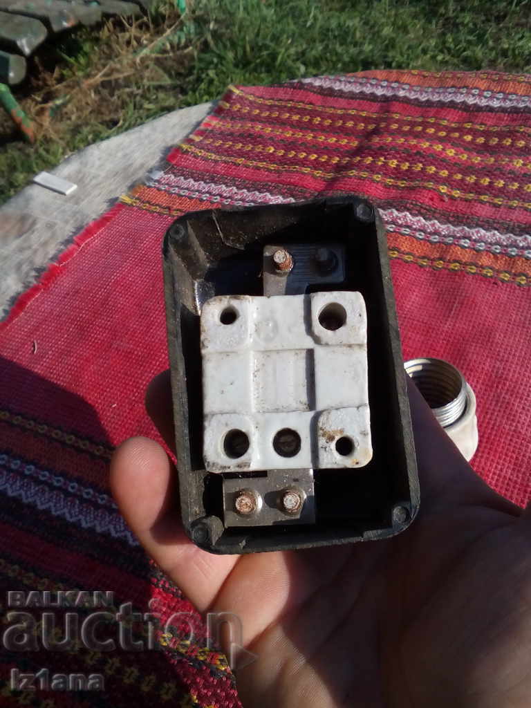 Old fuse holder - 7 Old fuse holder - 7