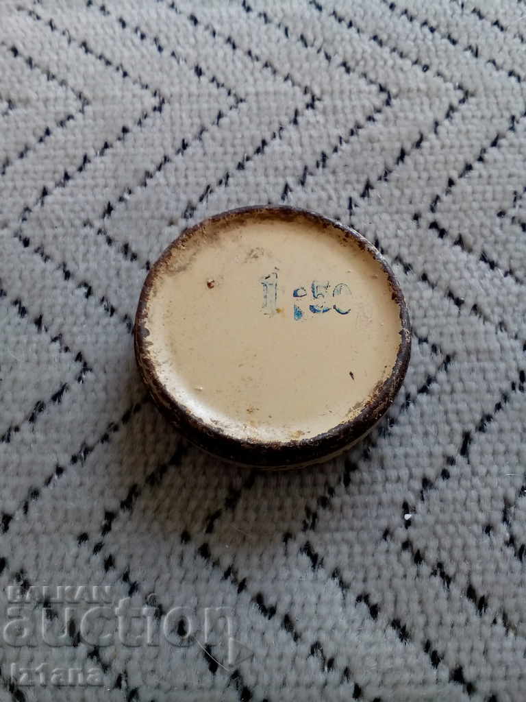 Auction Old Penaten Cream box Auction Old Penaten Cream box