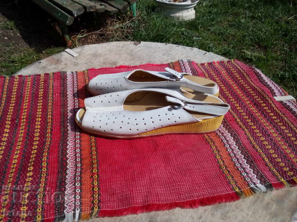 Old medical sandals, slippers, shoes with price 32.00 BGN | € 16.36 Old medical sandals, slippers, shoes with price 32.00 BGN | € 16.36