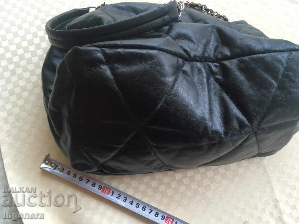 Delivery of HANDBAG Delivery of HANDBAG