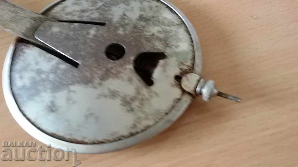 Παράδοση εκκρεμές για ένα παλιό ρολόι τοίχου Παράδοση εκκρεμές για ένα παλιό ρολόι τοίχου