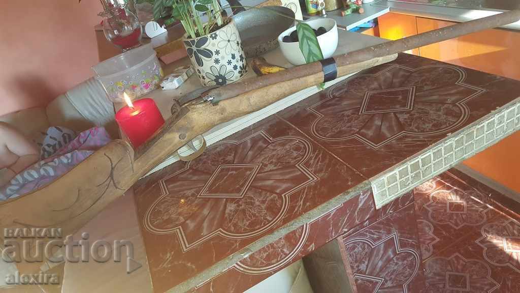 пушка за стена